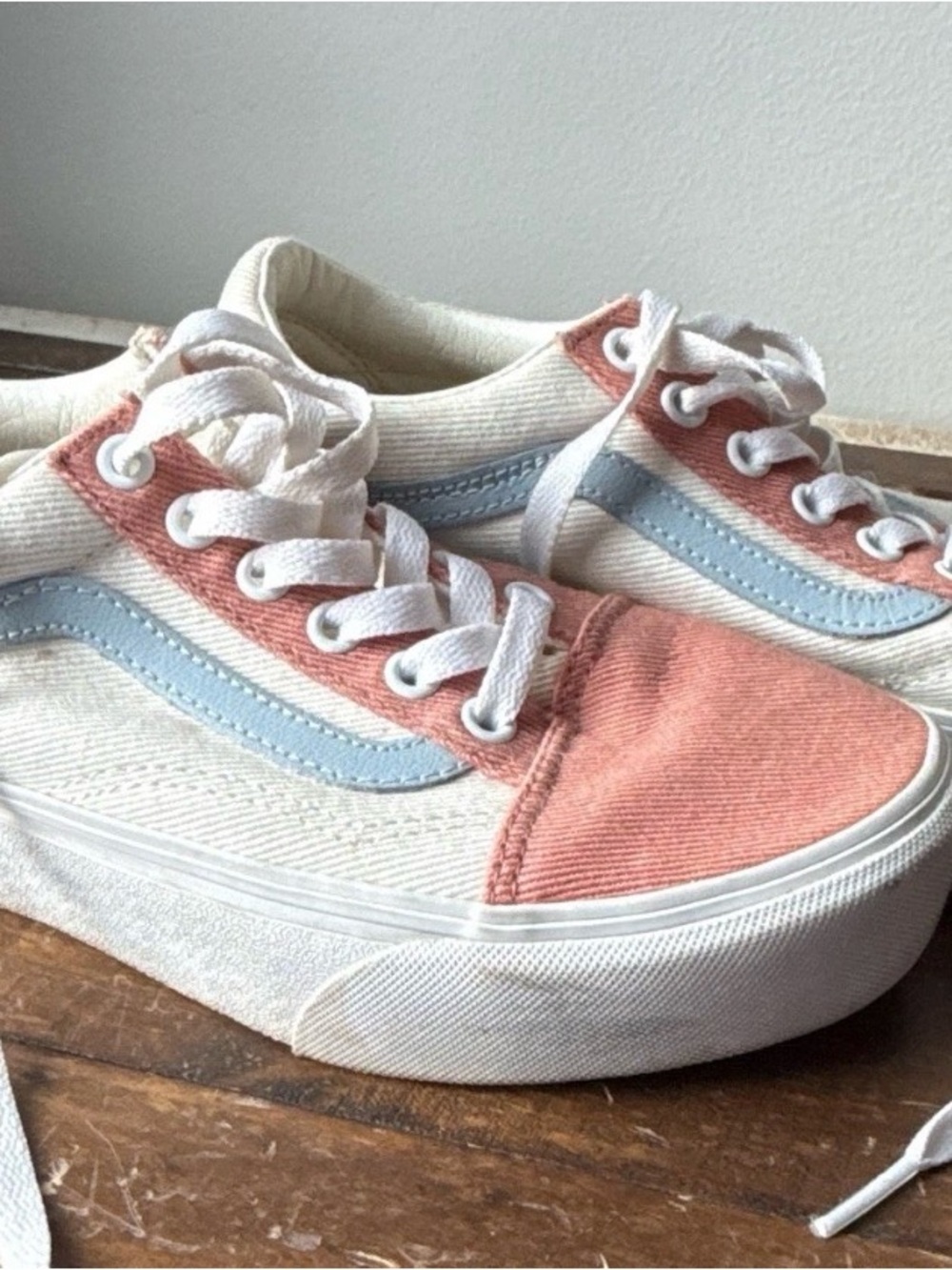 Vans unisex Low-Top Sneakers in Cream, Coral & Light Blue